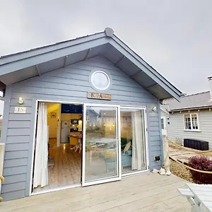 The Blue Anchor At The Bay Filey, Sleeps 4, 2 Dogs Welcome For Free Too Filey